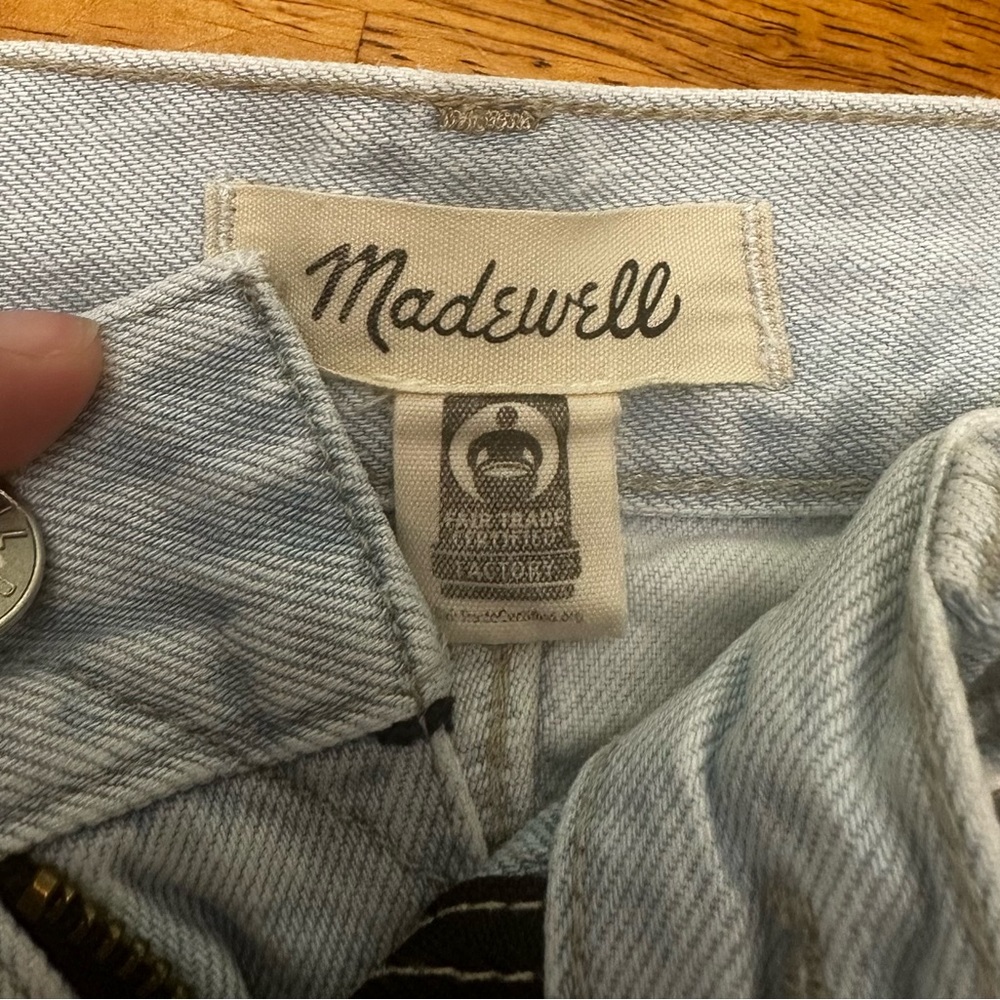 Madewell shorts, light wash size 28 - Picture 4 of 6